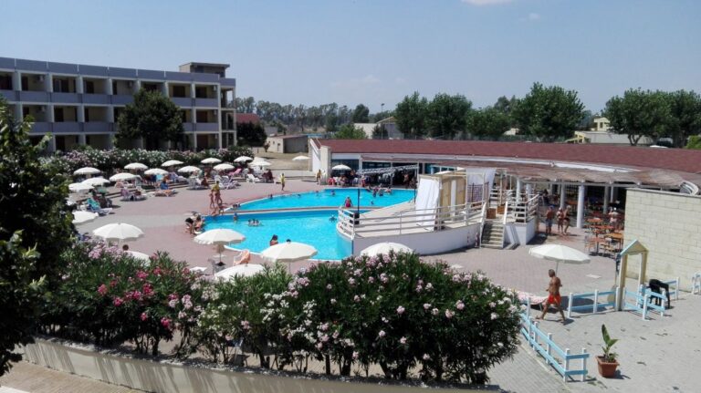 hotel-piscina-bar-e-ristorante