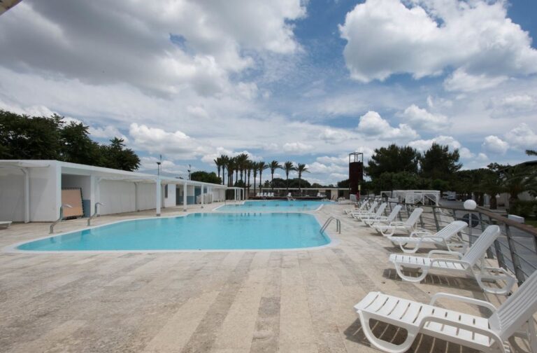 pool--v7691526